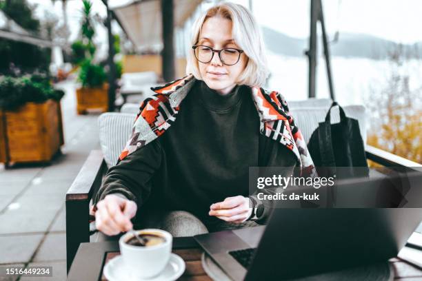 drinking morning coffee and working outdoors remotely - café da internet stock pictures, royalty-free photos & images