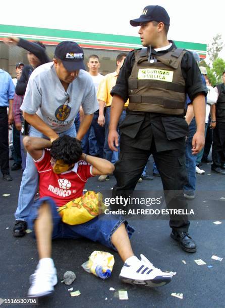 Oscar Razo Police Pumas De Mexico Photos and Premium High Res Pictures - Getty Images