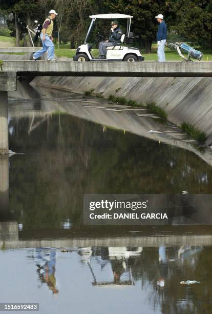 Security guard of the private security company Beynor patrols the golf course of the Hindú Club de Don Torcuato, near Buenos Aires, 04 Sepember,...