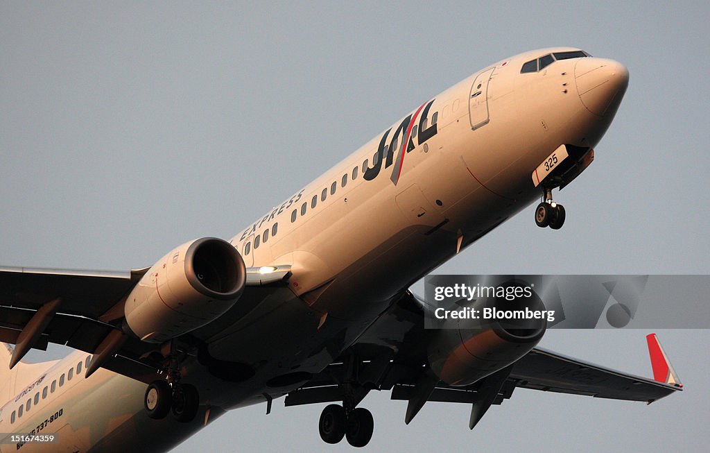 Images of JAL Aircraft As The Airline Sets IPO Price