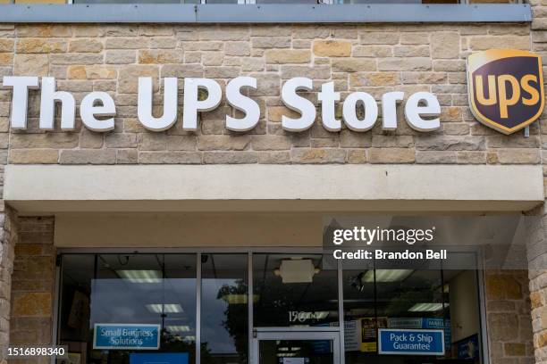 Ups Store Windows 1,104 Ups Store Stock Photos, High-Res Pictures, and Images - Getty Images