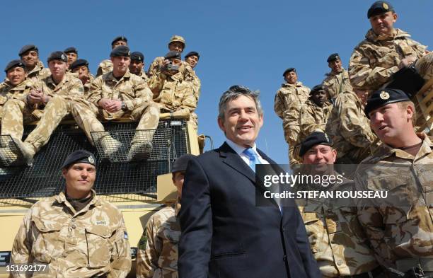 British Prime Minister Gordon Brown meets with troops at Camp Bastion in Afghanistan, 10 december 2007. Gordon Brown met British troops in...