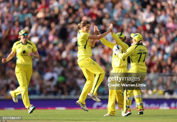 Annabel Sutherland of Australia is congratulated after bowling Heather Knight, Captain of England during the Women's Ashes 2nd Vitality IT20 match...