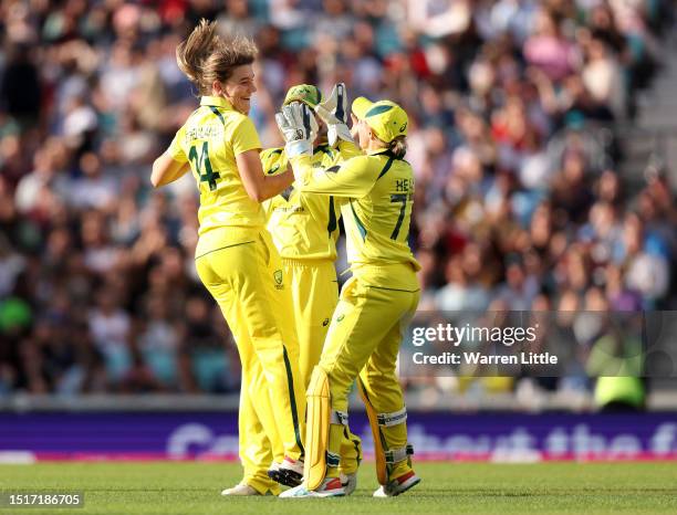 Annabel Sutherland of Australia is congratulated after bowling Heather Knight, Captain of England during the Women's Ashes 2nd Vitality IT20 match...