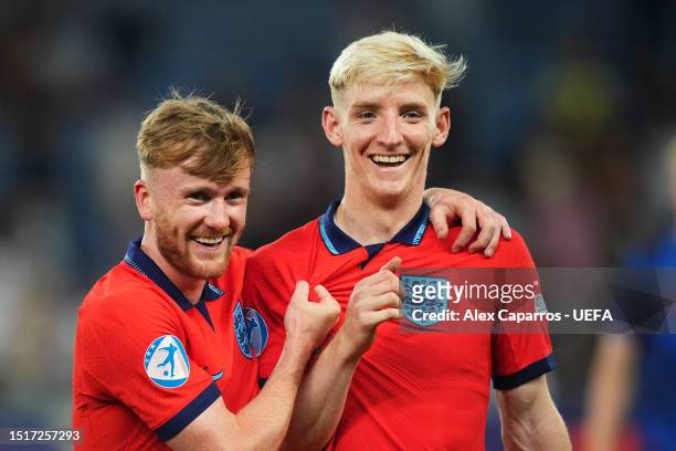 Thomas Doyle of England and Anthony Gordon of England celebrate following the UEFA Under-21 Euro 2023 Semi Final match between Israel and England at...