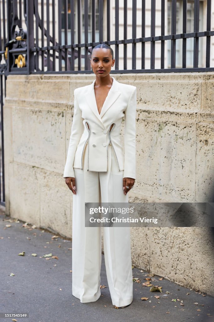 Street Style - Paris Fashion Week - Haute Couture Fall/Winter 2023/2024 - Day Three