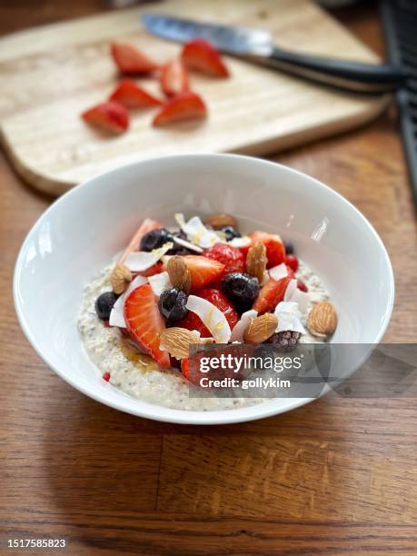 overnight oats with summer berries toppings - manuka honey stock pictures, royalty-free photos & images