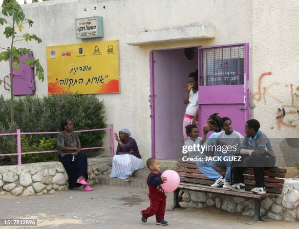 Lobbed Rockets 165 Jewish Shelter Home Stock Photos, High-Res Pictures, and Images ...