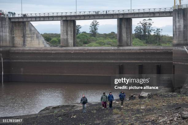 July 2023, Uruguay, Paso Severino: A family stays at the Paso Severino dam. The reservoir at Paso Severino Dam supplies drinking water to Uruguay's...