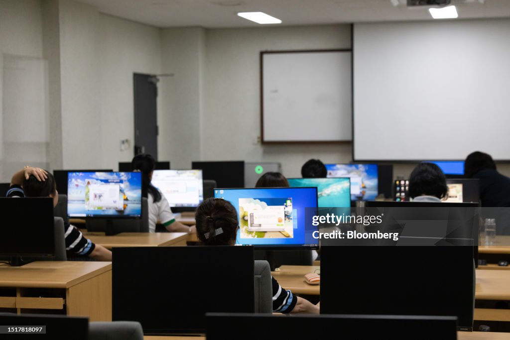 Korean Using Computer North Korean defectors take a computer class inside Anseong Hanawon ...