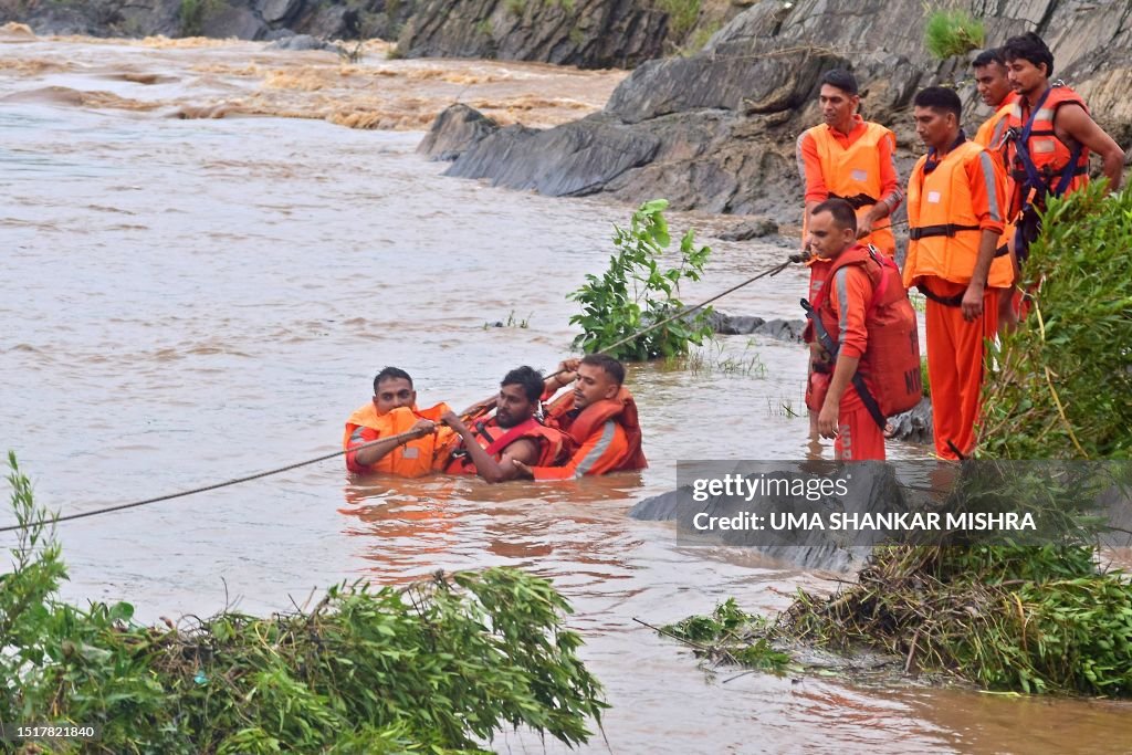 TOPSHOT-INDIA-WEATHER-CLIMATE-FLOOD