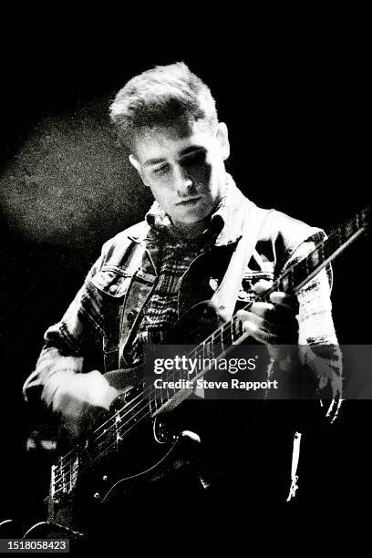 Les Pattinson of Echo and the Bunnymen, McGonagles, Dublin 3/31/82