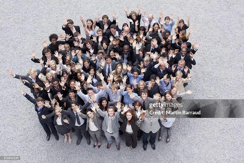 Retrato de negócios pessoas agitando