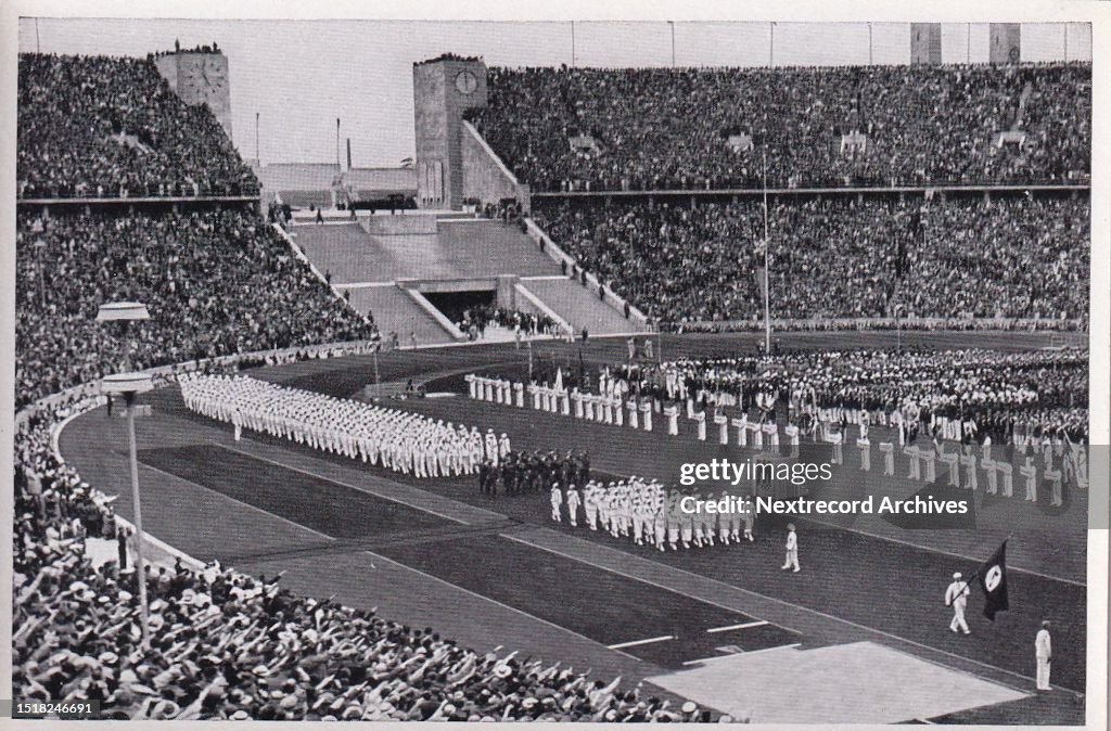 Collectible vintage German cigarette card, 1936 Berlin Olympics