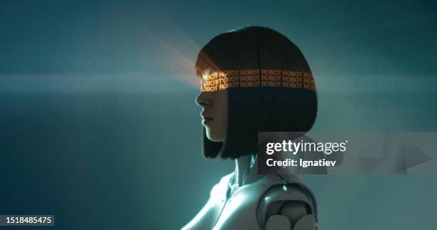 le insegne al neon "robot" si muovono nell'aria davanti agli occhi della ragazza cyborg - cyborg foto e immagini stock