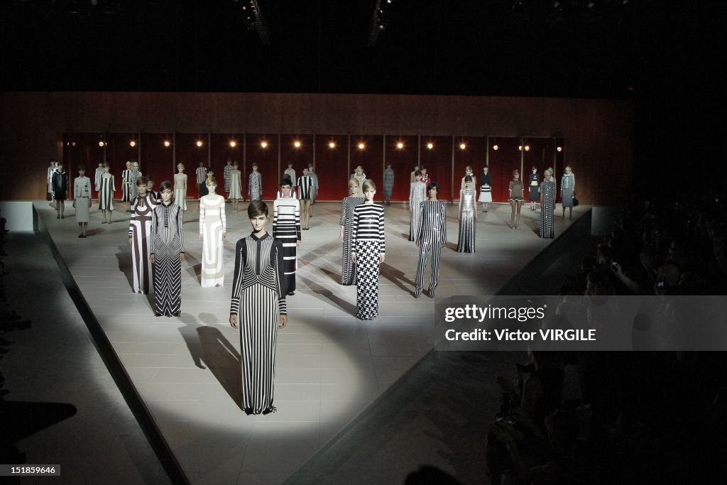 Models walk the runway at the Marc Jacobs Spring 2013 fashion show ...