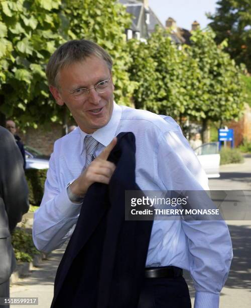 The new slovenian EU Commissioner for Science and Researcht Janez Potocnik arrives at an informal meeting with the other new Commissioners in Leuven,...