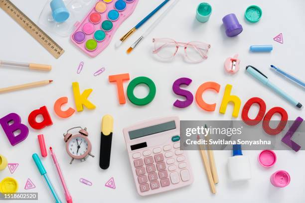 back to school concept. creative composition of school stationery on a white background. top view, flat lay. - begin van het schooljaar stockfoto's en -beelden