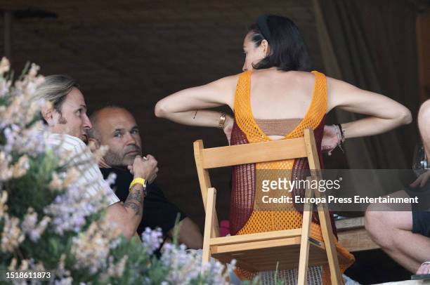 Andres Iniesta and Anna Ortiz enjoy a day out with friends at the well-known restaurant 'Beso Beach', on July 5 in Ibiza .