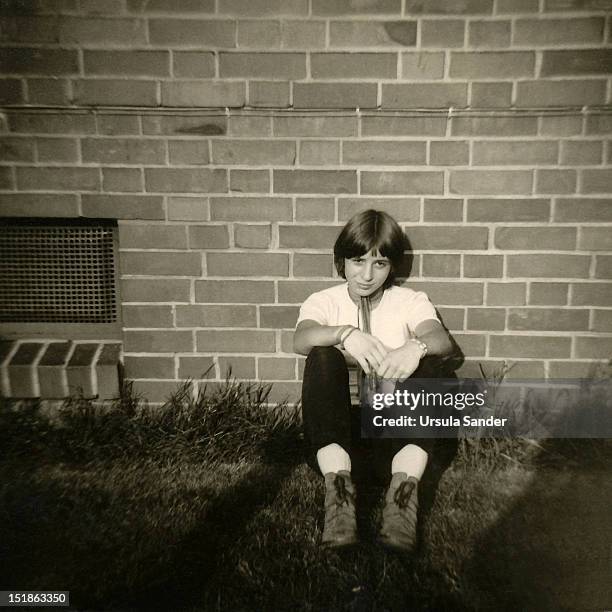 girl sitting in grass - 1970 portrait stock pictures, royalty-free photos & images