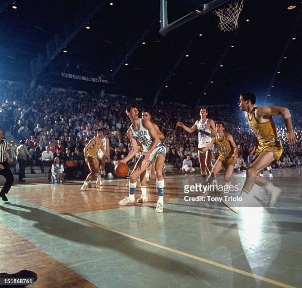North Carolina Bill Bunting in action vs Wake Forest at Carmichael Auditorium. Chapel Hill, NC 2/9/1967 CREDIT: Tony Triolo