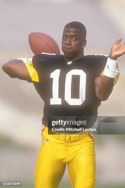 Kordell Stewart of the Pittsburgh Steelers poses during a football rookie photo shoot on June 1, 1995 at Los Angeles Colliseum in Los Angeles,...
