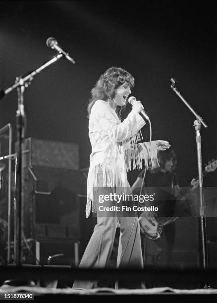 1st OCTOBER: American singer Grace Slick from Jefferson Starship performs live on stage in New Haven, Connecticut, USA in October 1975.