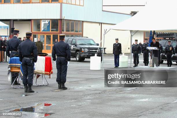 Le ministre de l'Intérieur Nicolas Sarkozy s'exprime le 24 janvier 2007 au camp militaire de Satory, près de Versailles lors d'une cérémonie...