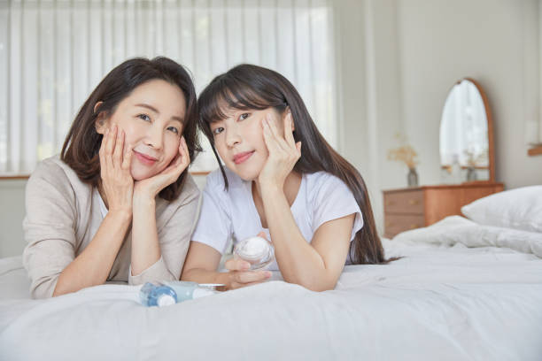 mother, daughter, together, color makeup, lifestyle, woman, family, lotion - skincare korean stock pictures, royalty-free photos & images