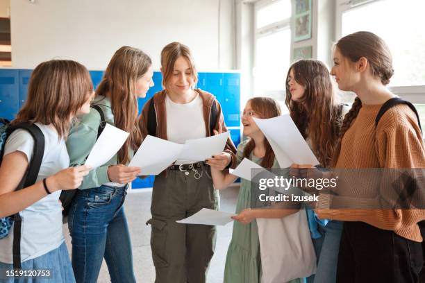 group of teenage girls watching test results - examenresultaat stockfoto's en -beelden