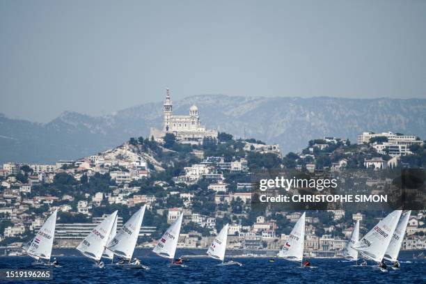 Laser Day Racing 2,064 Laser Sailing Race Stock Photos, High-Res Pictures, and Images ...