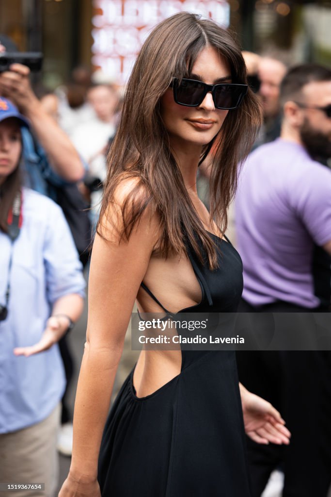 Street Style - Paris Fashion Week - Haute Couture Fall/Winter 2023/2024 - Day Three