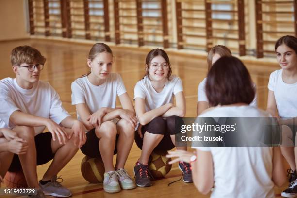 high school students in gym - school gymnastics stock pictures, royalty-free photos & images