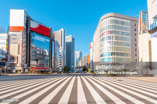 buildings in shinjuku ward, tokyo, japan - shinjuku ward bildbanksfoton och bilder