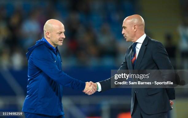 England manager Lee Carsley, left, shakes hands with President of the Spanish Football Federation Luis Rubiales after the UEFA Under-21 EURO 2023...