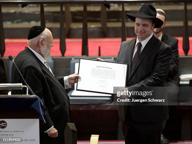 Chanoch Rear Codition Dayan Chanoch Ehrentreu Photos and Premium High Res Pictures - Getty Images