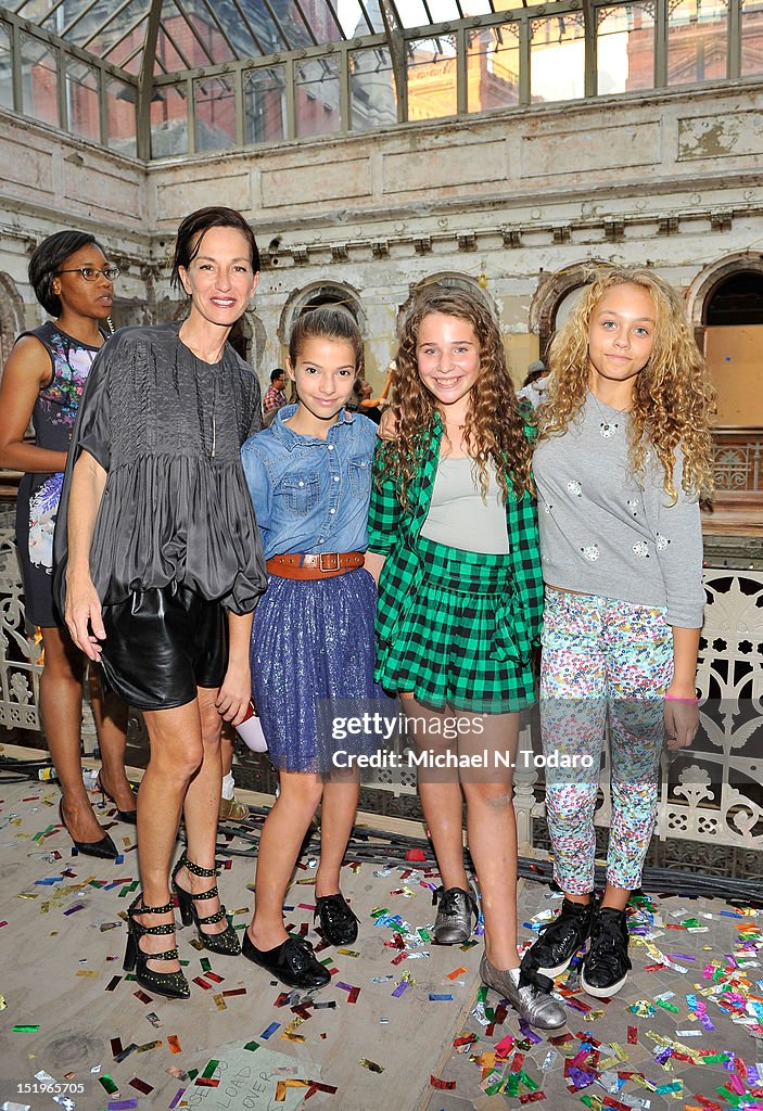 Designer Cynthia Rowley poses with daughter Kit and Ruby and Zoe, News  Photo - Getty Images