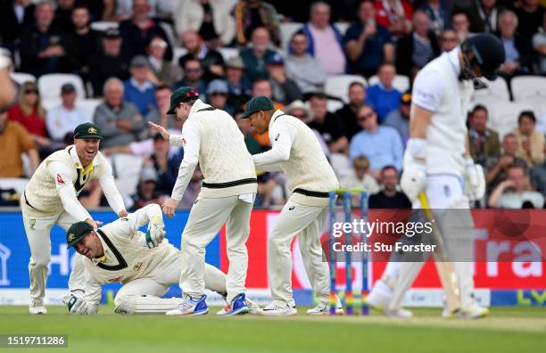 Australia wicketkeeper Alex Carey celebrates with teammates David Warner, Steve Smith and Usman Khawaja after catching out Ben Duckett of England...