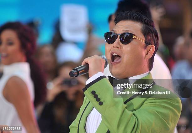 Con Psy Rapper 952 Rockefeller Iii Photos & High Res Pictures - Getty Images