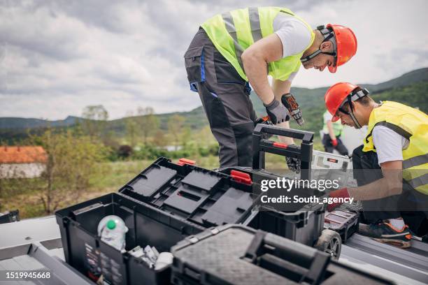 male workers installing solar panels - tradesman toolkit stock pictures, royalty-free photos & images