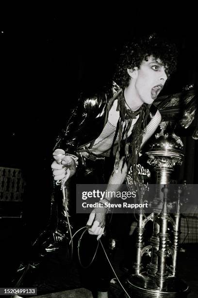 Olli Wisdom of Specimen, St Pauls Church, Hammersmith 4/8/83