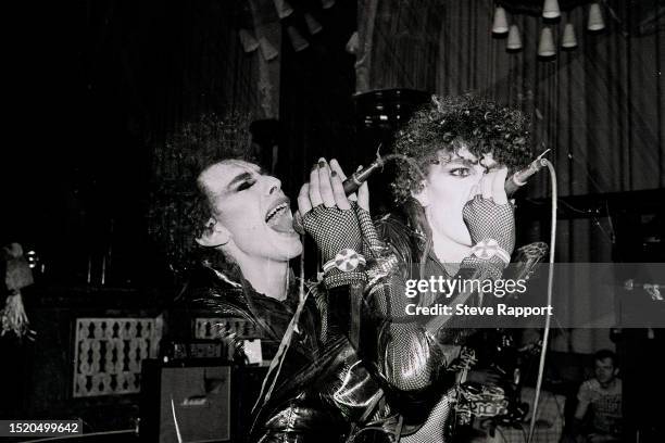 Olli Wisdom of Specimen, St Pauls Church, Hammersmith 4/8/83