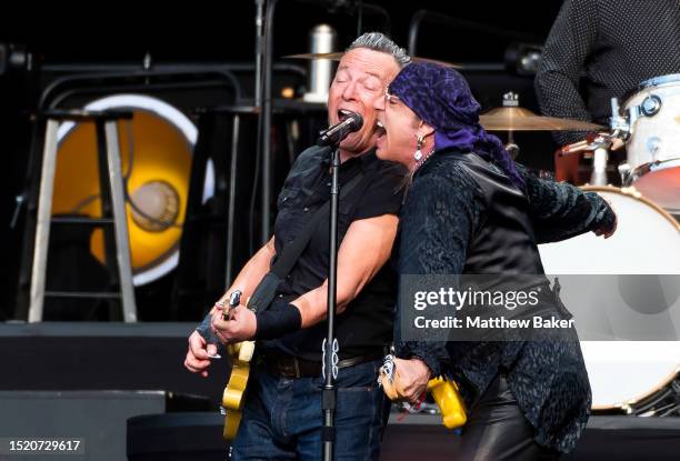 Bruce Springsteen Performance 12,443 Bruce Springsteen & The E Street Band Photos & High Res Pictures ...