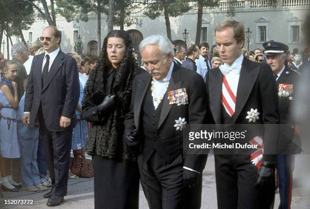 Princesse Caroline of Monaco, Prince Rainier III of Monaco and Prince Albert of Monaco attend the funeral of Grace Kelly on September 18, 1982 in...
