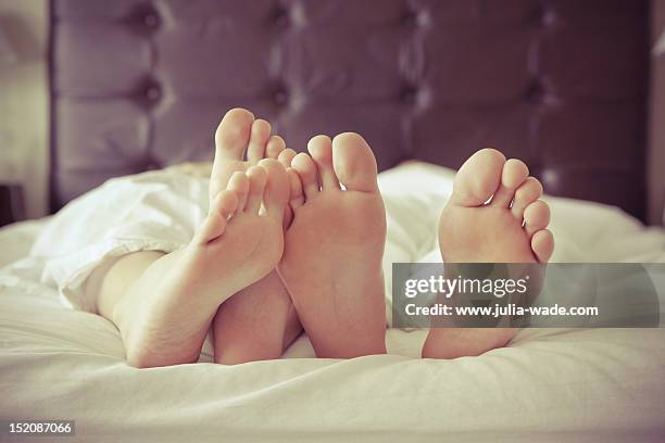 snuggly feet - snuggly stock-fotos und bilder