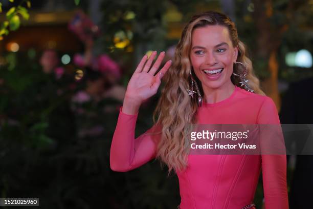 Margot Robbie poses during the pink carpet for 'Barbie' at Plaza Parque Toreo on July 06, 2023 in Naucalpan de Juarez, Mexico.