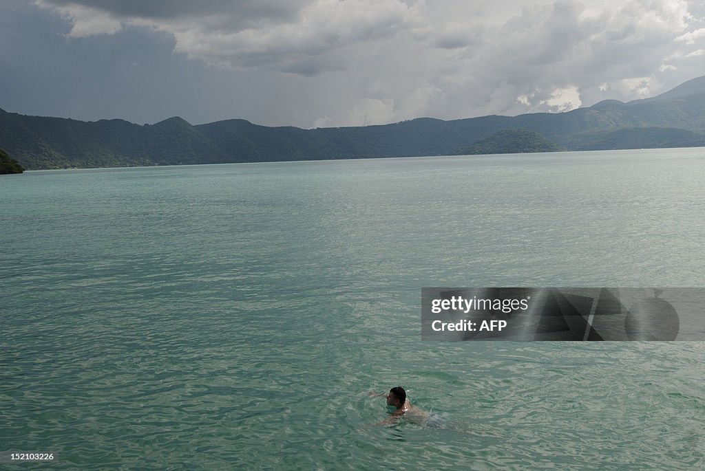 EL SALVADOR-ENVIRONMENT-LAKE