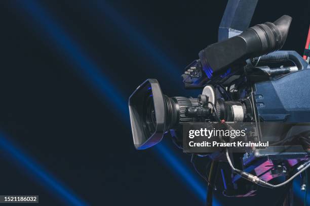 professional digital video camera on the crane and tripod in concert - câmara de filmar imagens e fotografias de stock