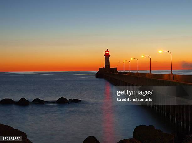 duluth harbor lighthouse - duluth minnesota 個照片及圖片檔