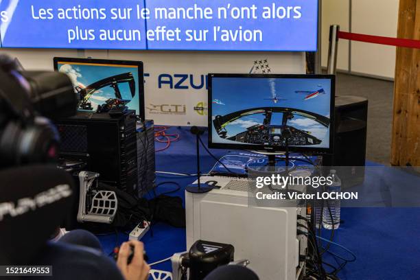 Simulateur d'avion de chasse en réalité virtuelle lors du 54e Salon International de l'Aéronautique et de l'Espace le 25 juin 2023 au Bourget.